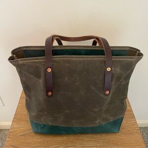 Go Forth Goods Waxed Avery Canvas Large Tote Bag in Mod Green